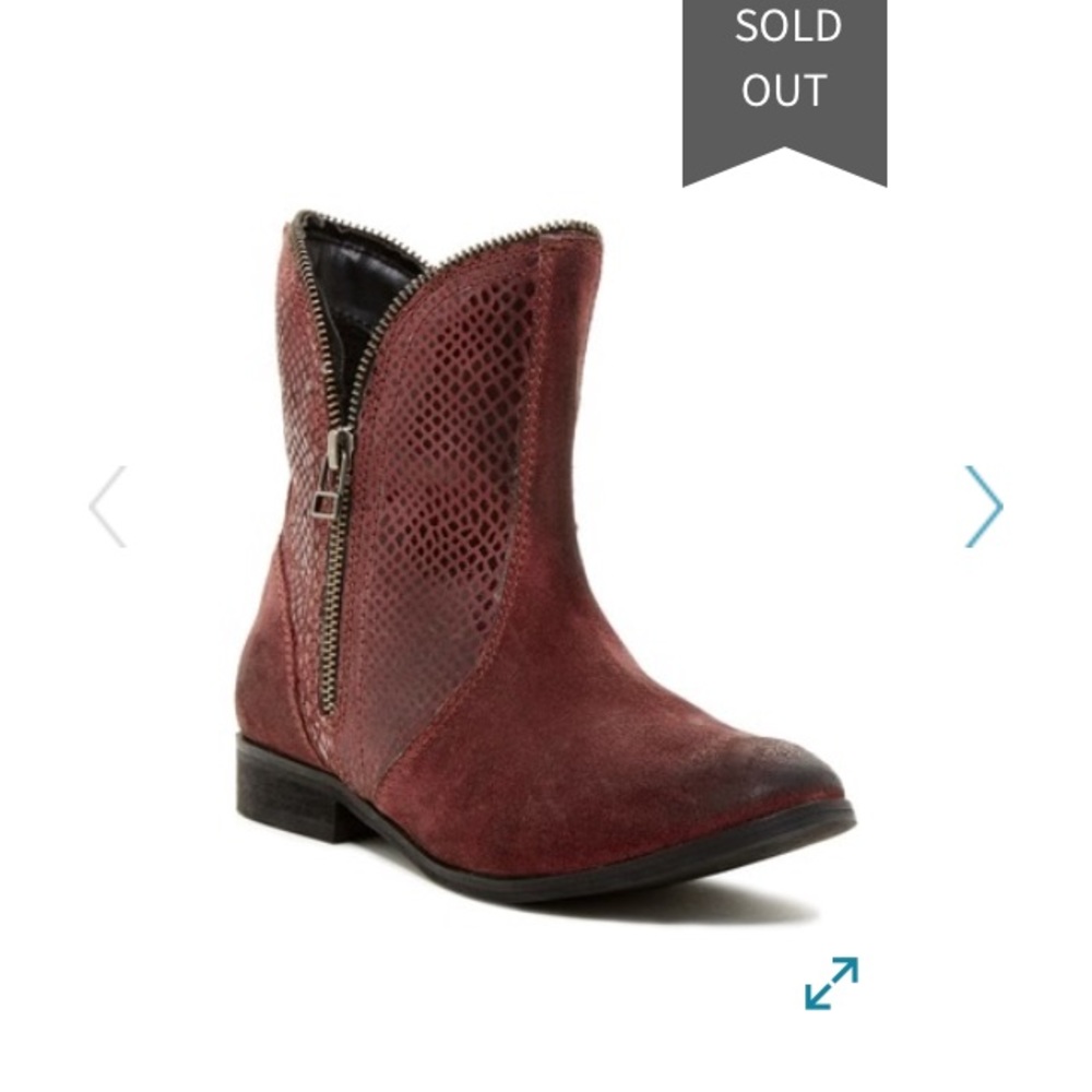 •SOLD• Beautiful short boots